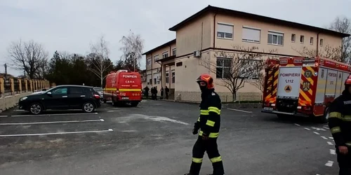 pompieri interventie elevi evacuați dintr o școală Foto Replica Online jpeg
