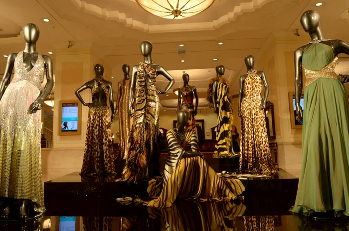 Creaţiile Roberto Cavalli din magazinul bucureştean FOTO Adevărul