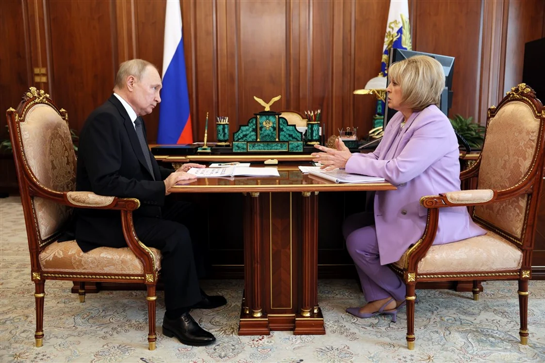 Vladimir Putin într-o discuție cu Ella Pamfilova FOTO EPA-EFE