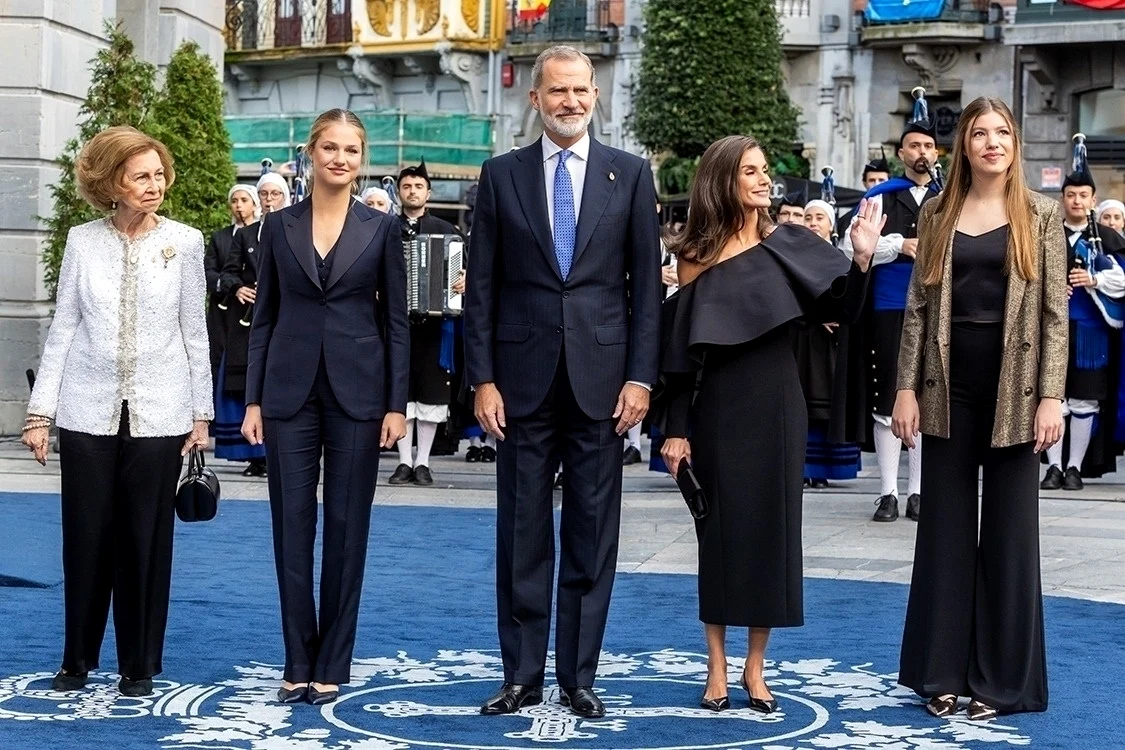 Regina Letizia, Regele Felipe, Infanta Sofia, Prințesa Leonor, Regina Sofia, Foto Profimedia (1) jpg