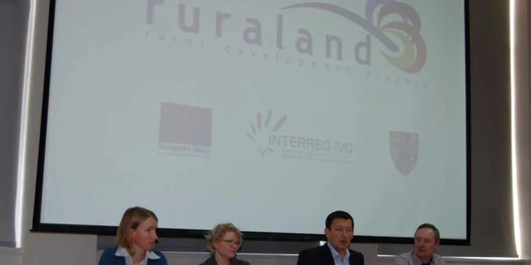 Delegaţia suedeză a susţinut ieri o conferinţă de presă