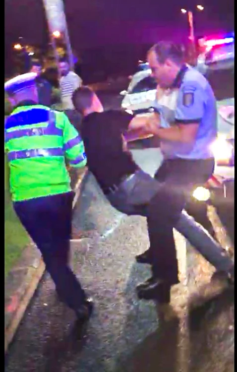 Imediat după incident, Cristian Boureanu a fost săltat de colegii polițistului lovit