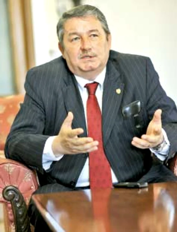 Raymond Luca,  iniţiatorul  noului proiect  al indemnizaţiilor  de revoluţionar p Foto: petrică tănase