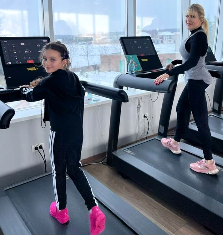 Elena Udrea și fiica ei, Eva. Foto: Facebook/Elena Udrea