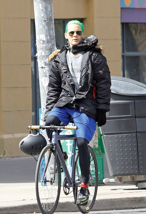 Jared Leto, 43 de ani,  şi-a surprins admiratorii  cu schimbarea de imagine