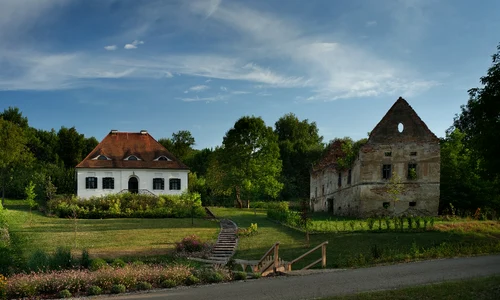 15Bethlen Estates Transylvania Fennec Creative Studio photography rooms houses food selection Michelin Guide Tablet Hotels jpg