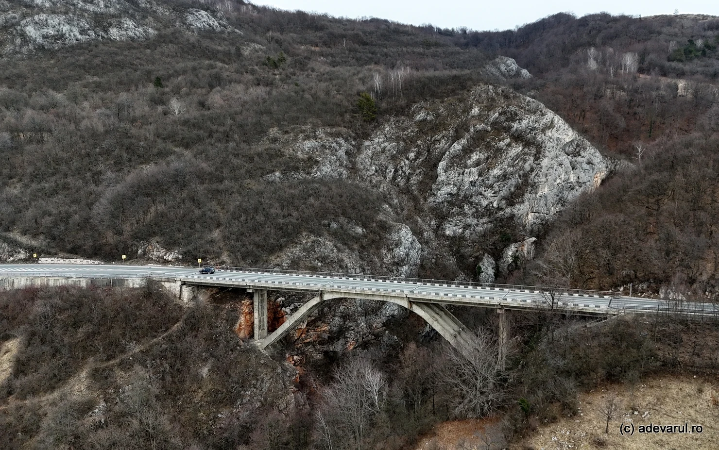 Cel mai înalt viaduct rutier dă fiori românilor. În ce stare a ajuns după 60 de ani podul traversat de mii de mașini