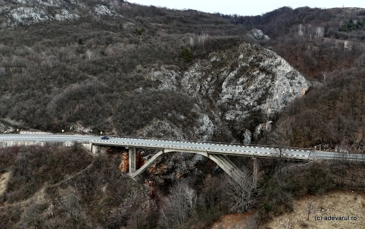 Viaductul Crivadia. Foto: Daniel Guță. ADEVĂRUL