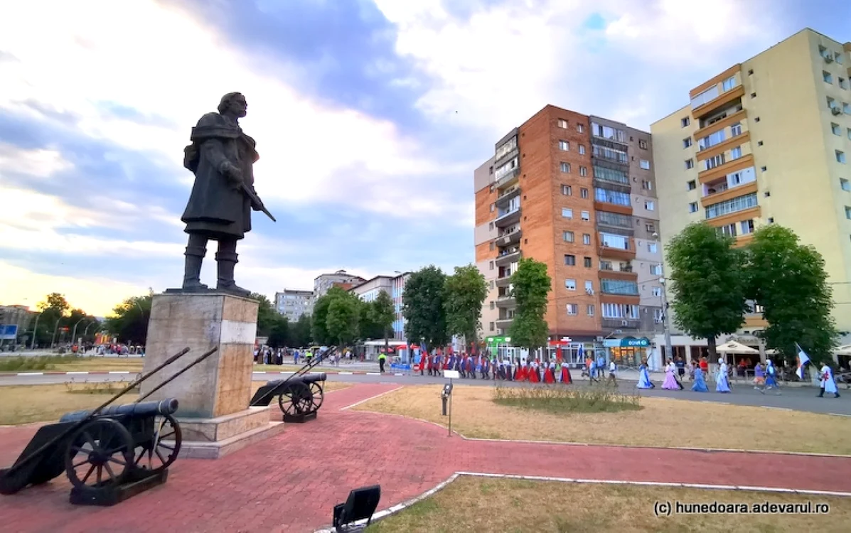 Statuia lui Ioan de Hunedoara, în Hunedoara. Foto: Daniel Guță. ADEVĂRUL