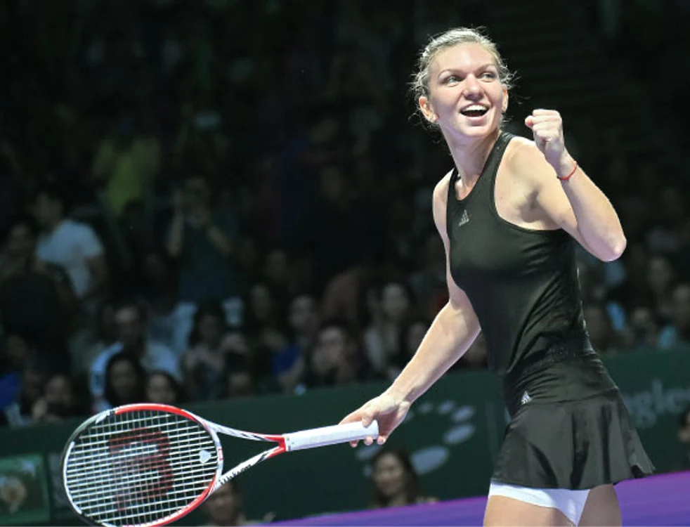 
    Simona Halep a stat  pe teren doar 70  de minute în meciul  cu RadwanskaFoto AFP  