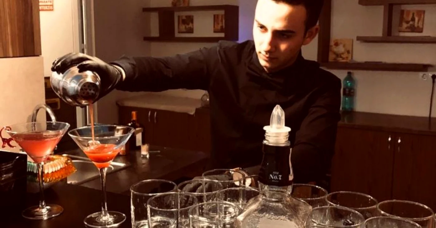 Adrian Olteanu vrea ca într-o zi să aibă barul lui FOTO: arhiva prsonală Adrian Olteanu
