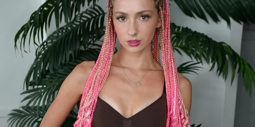 natalie reynolds influencer jpg