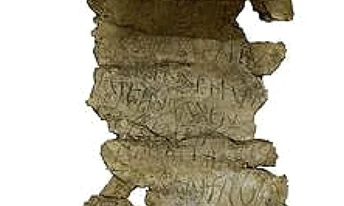 O tăbliță de blestem din epoca romană, expusă la Muzeul Naţional al Unirii jpeg