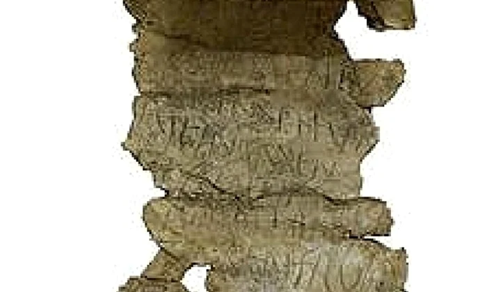 O tăbliță de blestem din epoca romană, expusă la Muzeul Naţional al Unirii jpeg