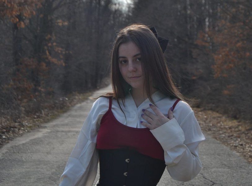 Tânără studentă, găsită moartă, în mod inexplicabil, în locuință. Mama sa a fost cea care a sesizat Poliția