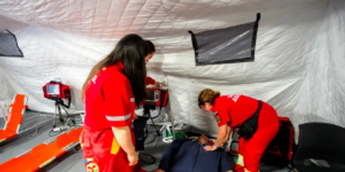 Intervenţii ISU la Neversea - paramedici prim-ajutor răniţi Sursa ISU Constanţa