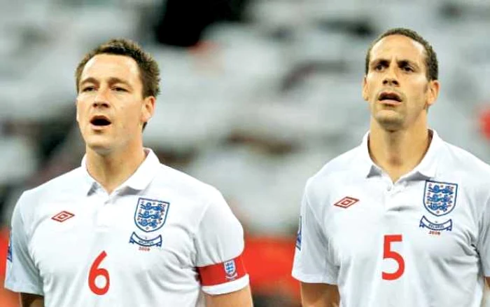 JohnTerry şi Rio Ferdinand nu mai pot alcătui cuplul de fundaşi centrali ai Angliei    