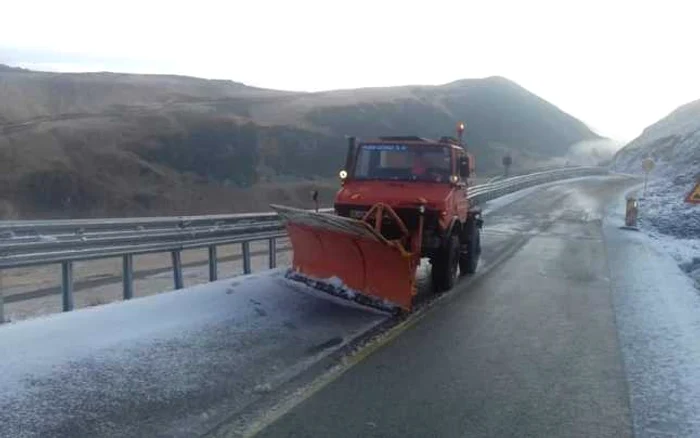 Circulaţia pe Transalpina se va închide de mâine dimineaţă