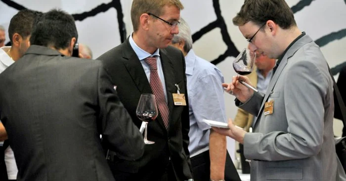 În cadrul expoziţiei a avut loc şi un program special de degustări FOTO: vinexpo.com/fr