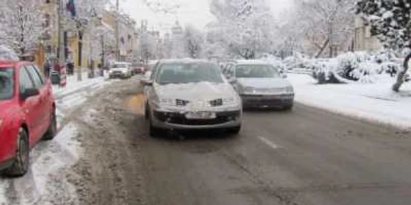 Se circulă greu din cauza zăpezii