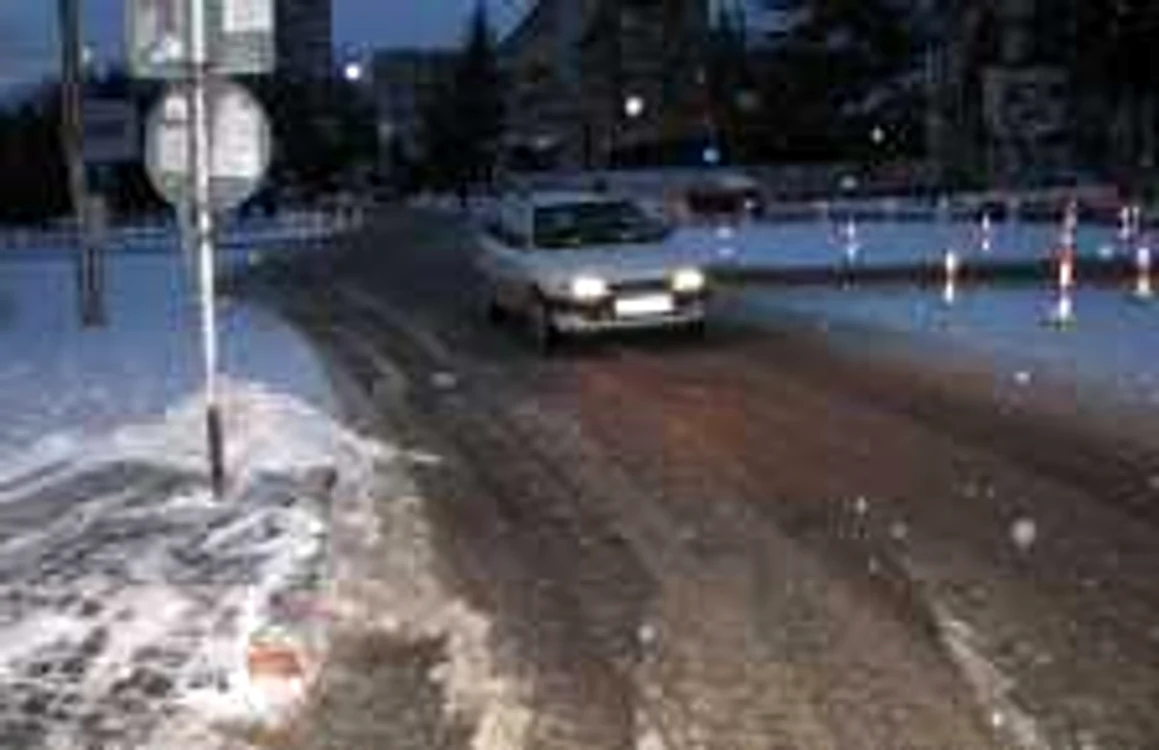 Străzi acoperite de polei