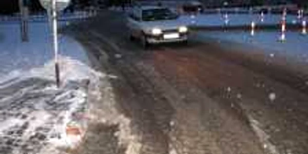 Străzi acoperite de polei