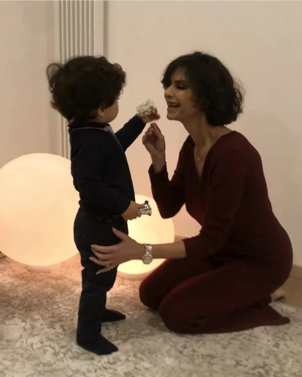 De ziua ei, Ramona Bădescu a primit o floare de la fiul eifoto: arhiva personală