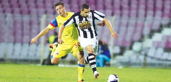 Curtean (în alb-negru) a făcut un meci mare contra Stelei