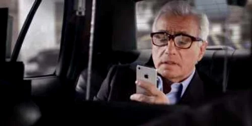 Aplicația îi oferă lui Scorsese informații despre trafic în timp ce se află într-un taxi 