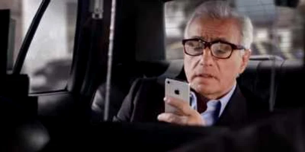 Aplicația îi oferă lui Scorsese informații despre trafic în timp ce se află într-un taxi