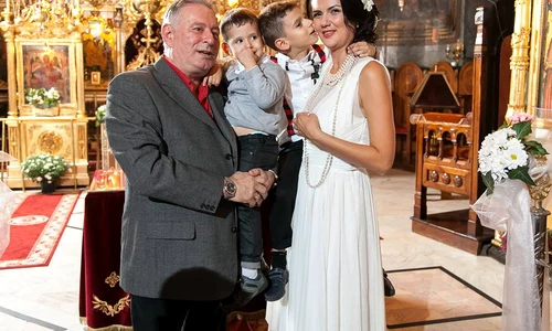 1 2col nunta madalin voicu si carmen la biserica 0 jpeg
