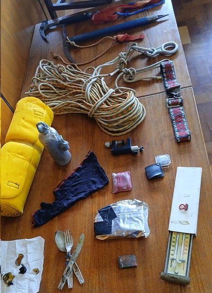 „A fost ca un semn”. Fiicele unui alpinist decedat în urmă cu 40 de ani i-au recuperat rucsacul pierdut pe munte
