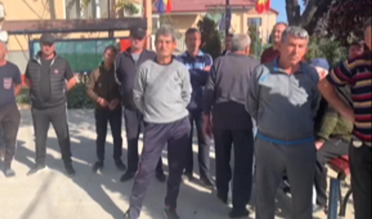 Protest al fermierilor doljeni în fața primăriei FOTO Ana Popescu