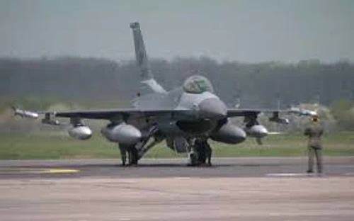 Avioanele F 16 second hand din Portugalia costă 628 de milioane de euro