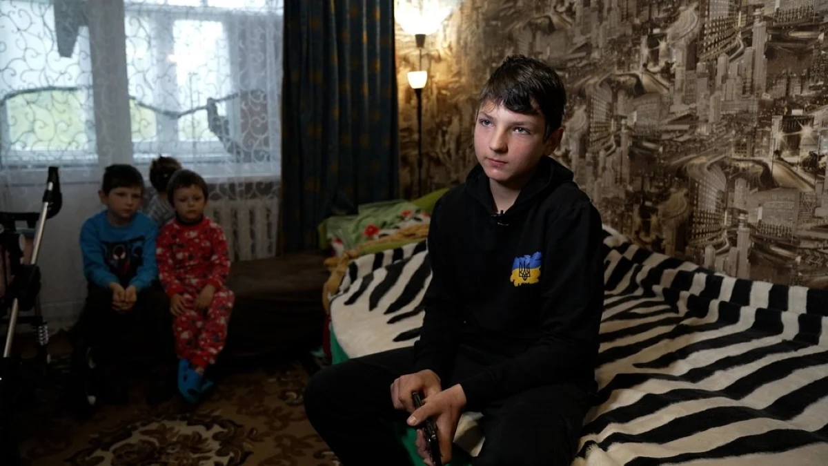 Cum a reușit un băiat de 12 ani din Ucraina să neutralizeze singur o dronă rusească, salvându-şi fraţii mai mici