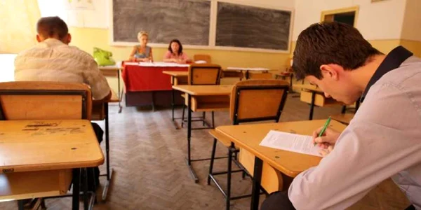 Elevii care au învăţat aşteaptă note pe măsură. Foto arhiva Adevărul