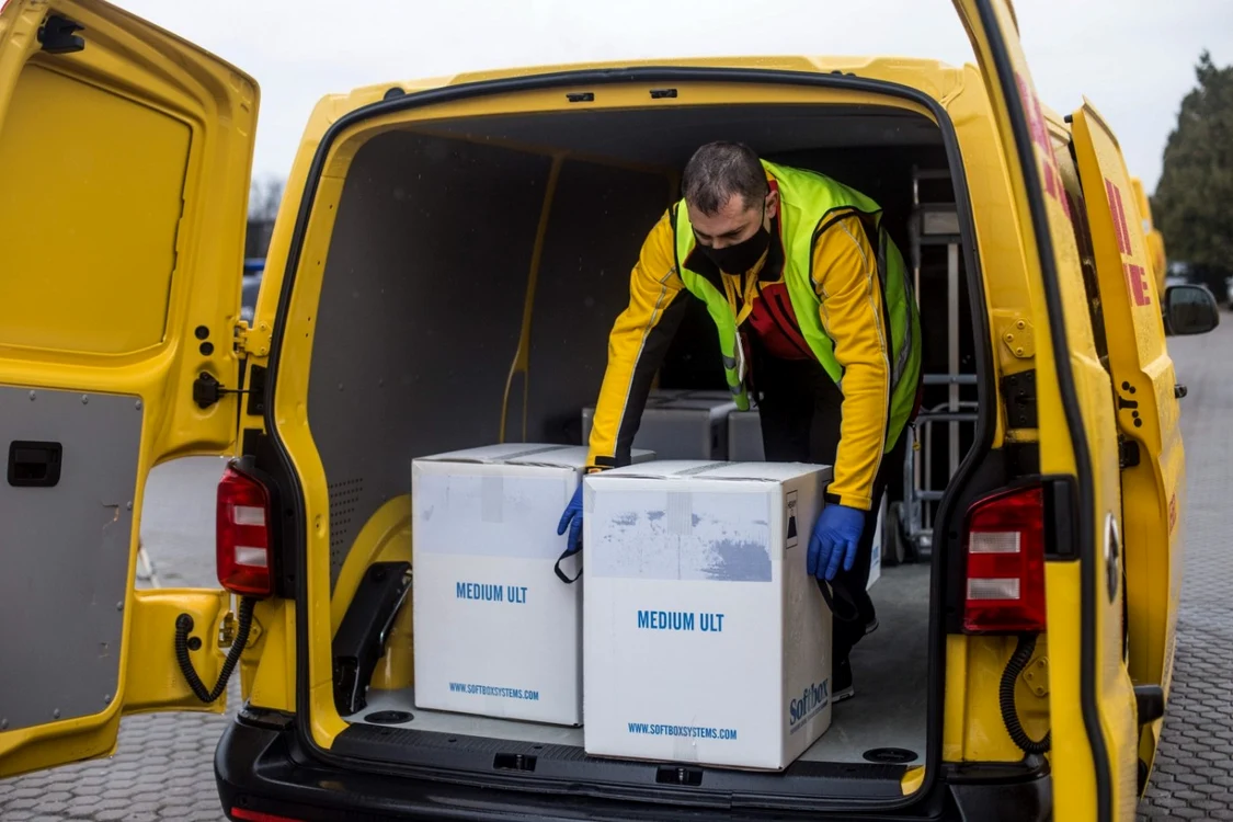 transport vaccin pfizer biontech vaccinare dhl foto inquam photos