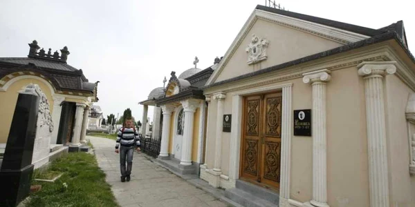Palate cu turnuleţe în cimitirele din Timisoara