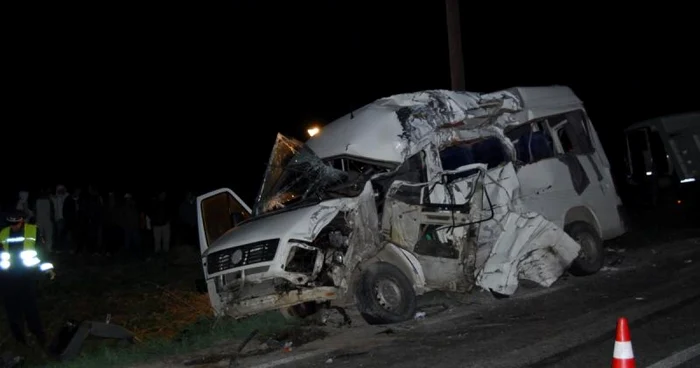 Trei persoane au murit în urma accidentului. 