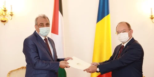 Bogdan Aurescu şi ambasadorul Palestinei Issam Tawfiq Masalha FOTO Facebook MAE