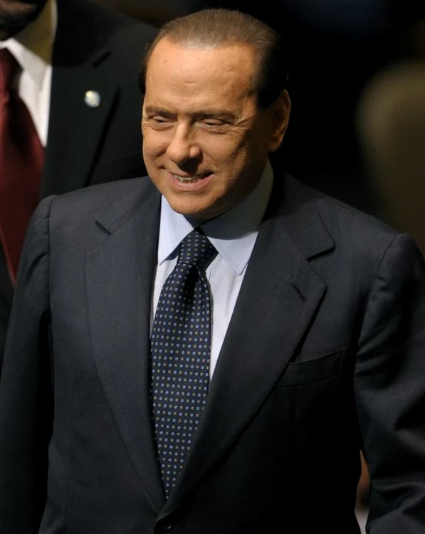 
    Silvio Berlusconi este incriminat pentru tendinţele vulgare ale modei din Italia  