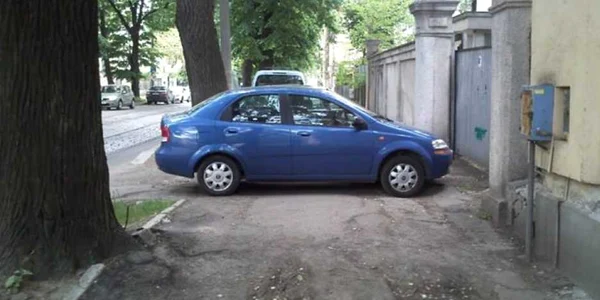 Poliţia a început să-i amendeze pe cei care instră pe interzis.