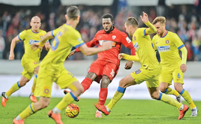 
    Gnohere a refuzat un salariu de 15.000 euro lunar, pentru prelungirea contractuluiFoto: Mediafax  