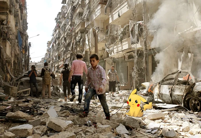 Se cațără pe dărâmăturile clădirilor demolate de explozii pentru a prinde pokemoni