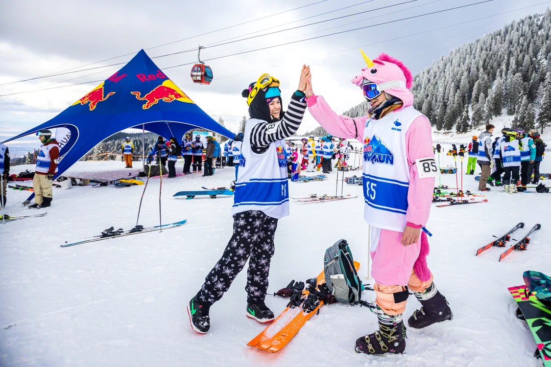 Cele mai amuzante costume vor fi premiate. FOTO: Red Bull