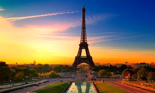 Turnul Eiffel este deschis oficial spre vizitare publicului în cadrul expoziţiei universale din Paris  jpeg