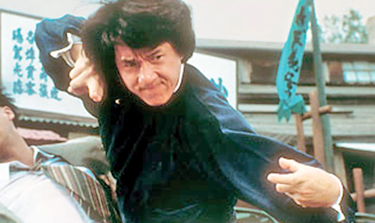 Pisica Tilly îl copiază  pe Jackie Chan
