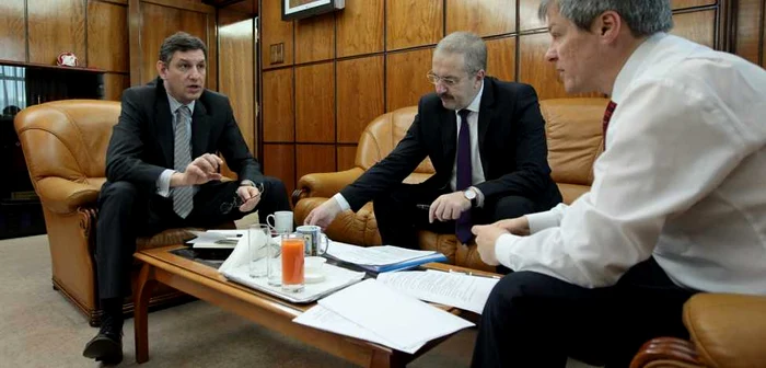 Vicepremierii Costin Borc şi Vasile Dîncu sunt mai avuţi decât premierul Dacian Cioloş