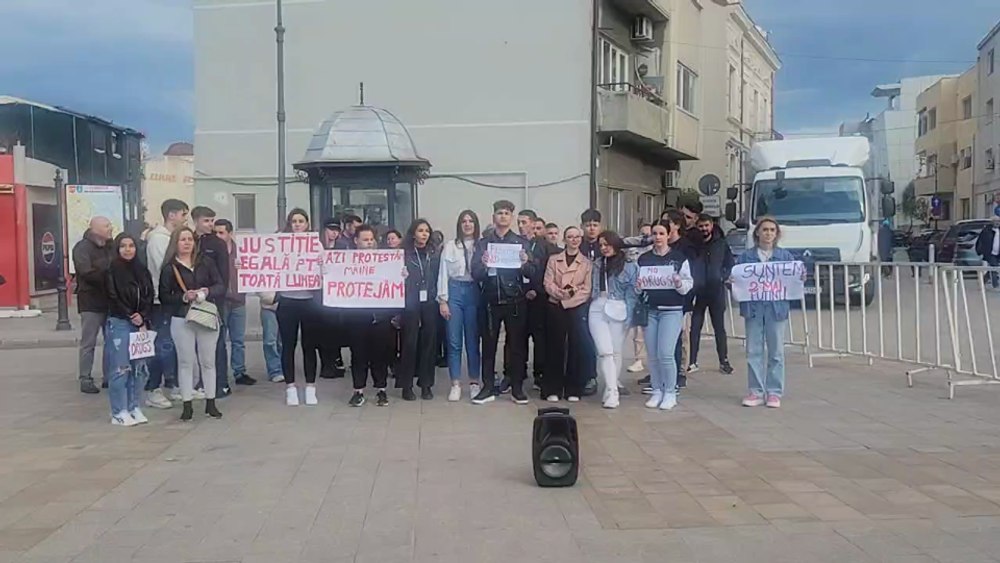 Demonstrație antidrog în piața Ovidiu: tatăl lui Sebastian Olariu cere dreptate pentru fiul său VIDEO