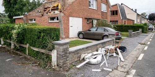 Tornadă în Belgia17 răniţi şi zeci de clădiri avariate de vântul puternic. Foto Profimedia